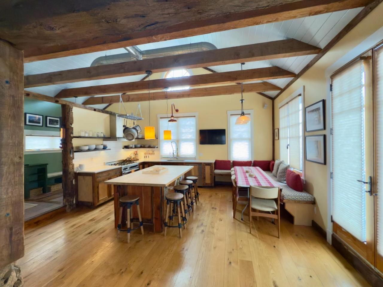 Magical Post And Beam Loft Downtown Newport! Hotell Eksteriør bilde