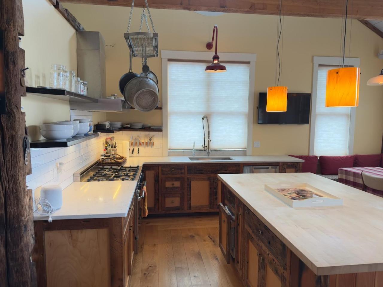 Magical Post And Beam Loft Downtown Newport! Hotell Eksteriør bilde